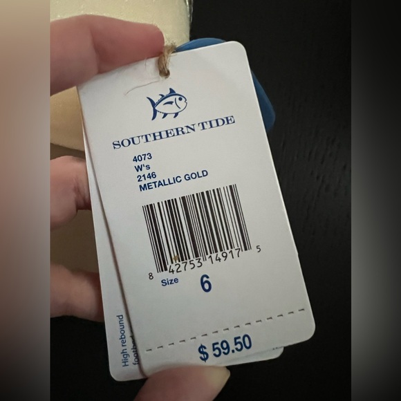 Southern Tide Metallic Gold Flip Flops size 6 - Picture 3 of 3